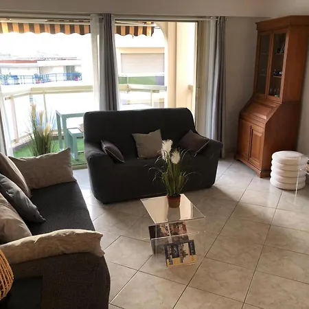 Vue 75 M2 Сен-Рафаэль